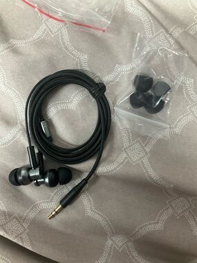 ⭐️ 10-4-$10- Black Braided Wired In-Ear Earbuds with Extra Tips